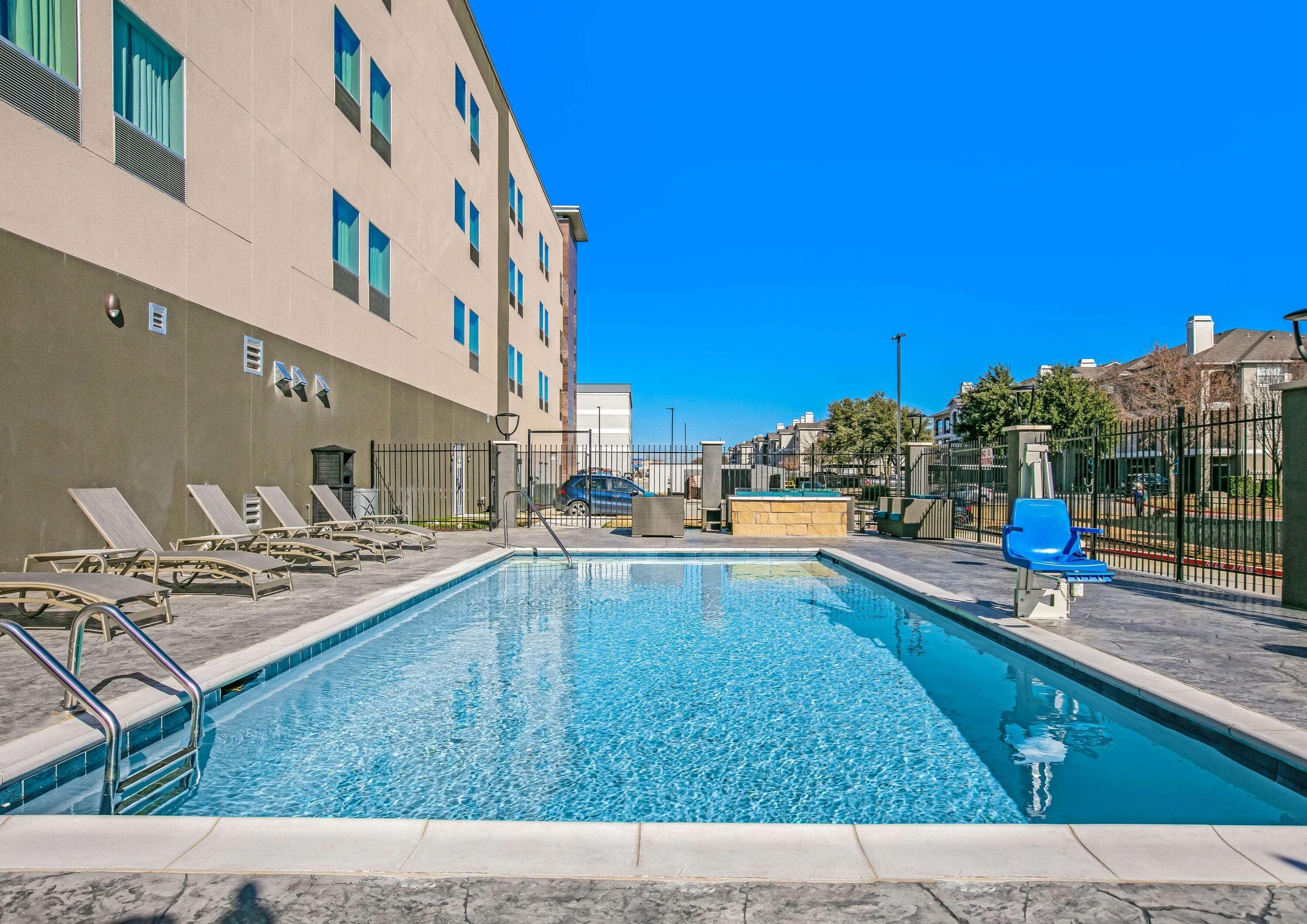 יולס La Quinta Inn & Suites Dfw West-Glade-Parks מראה חיצוני תמונה