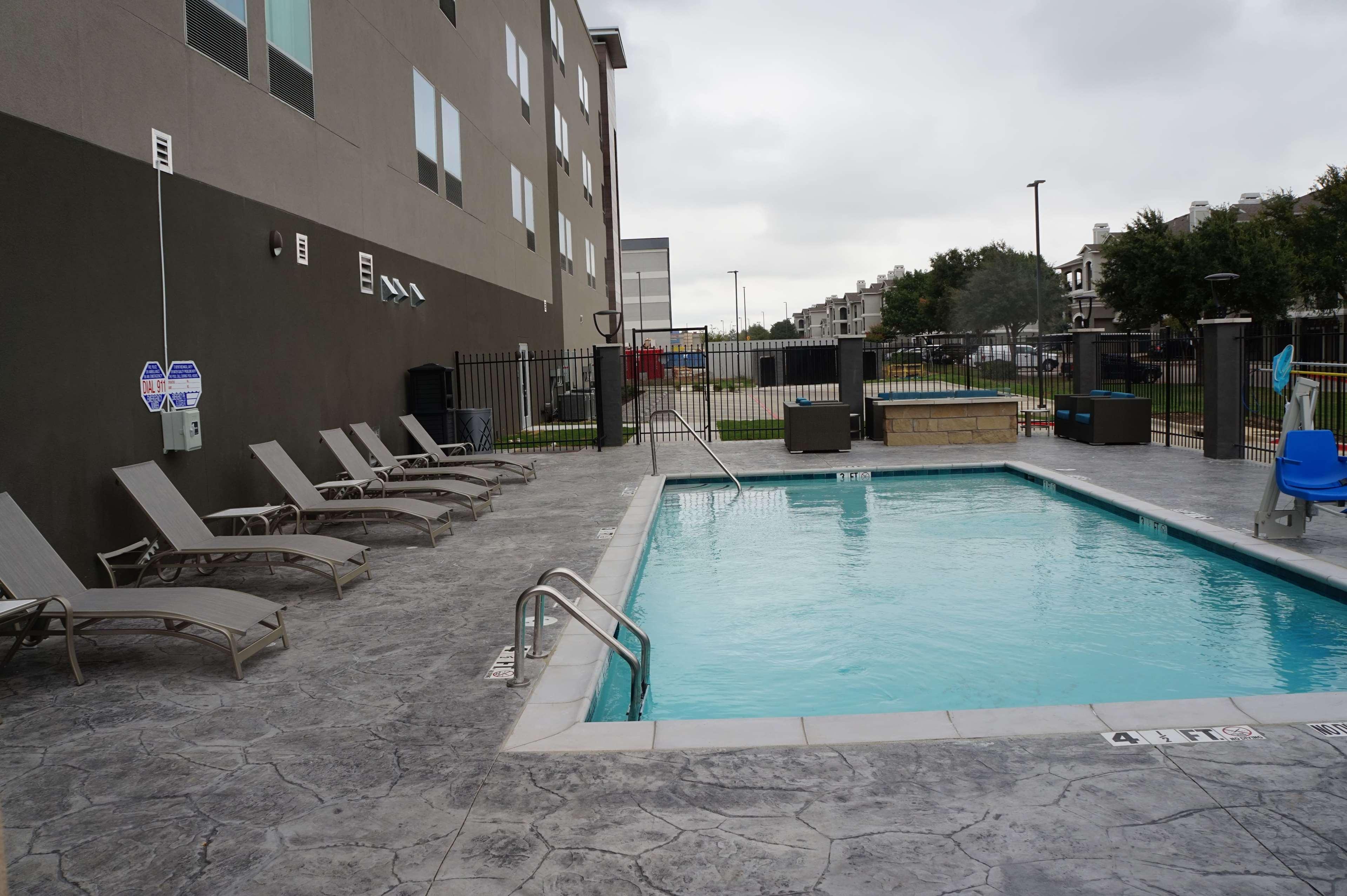 יולס La Quinta Inn & Suites Dfw West-Glade-Parks מראה חיצוני תמונה