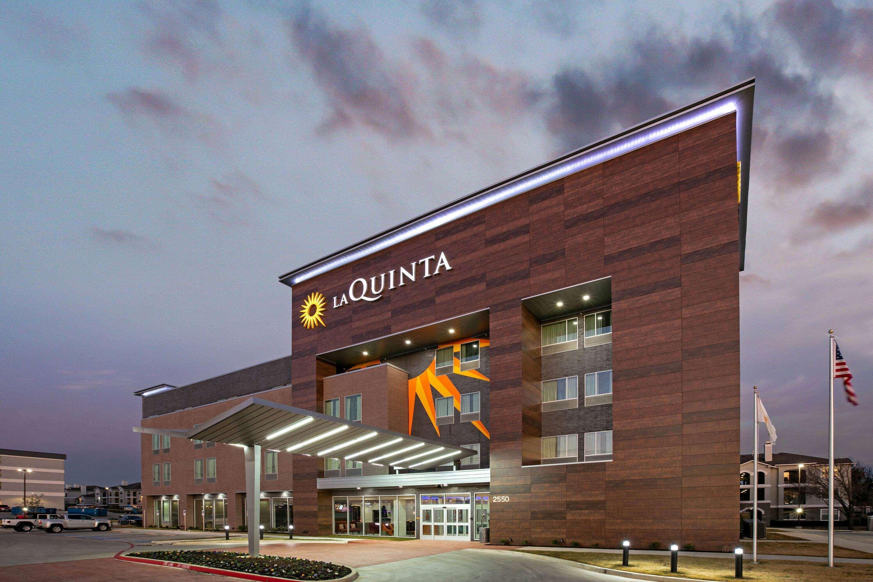 יולס La Quinta Inn & Suites Dfw West-Glade-Parks מראה חיצוני תמונה